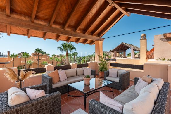 Spectacular beachfront penthouse in San Pedro de Alcántara, Marbella
