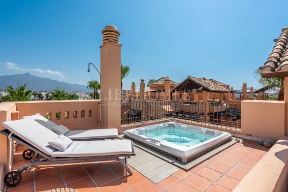 Spectacular beachfront penthouse in San Pedro de Alcántara, Marbella