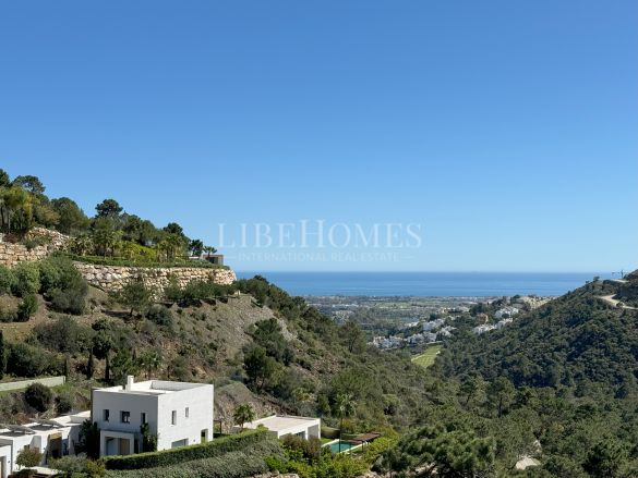 Contemporary villa with panoramic sea views in El Madroñal, Benahavis