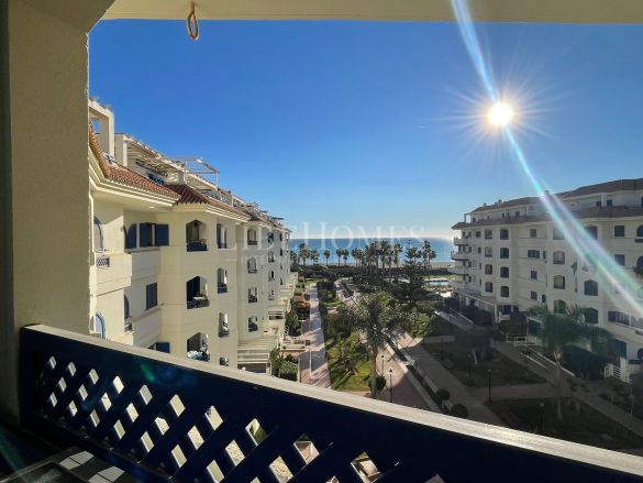 Beachfront apartment, facing the sea, in La Noria IV, Sabinillas