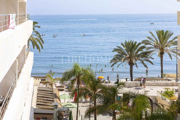 Appartement au centre de Marbella, en bord de plage, vue sur la mer