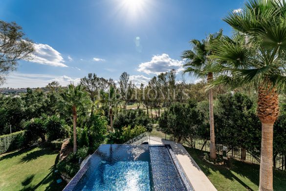Frontline golf villa in Los Naranjos Golf, Nueva Andalucía, Marbella