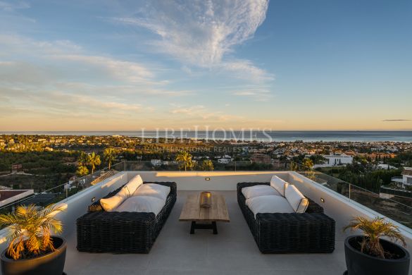 Villa con vistas panorámicas al mar en Los Flamingos, Benahavis