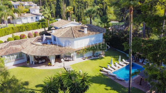 Villa andaluza en Rocío de Nagueles, en la Milla de Oro de Marbella