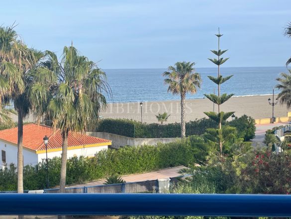 Beachfront apartment, terrace facing the sea, La Noria, Sabinillas