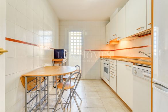 Beachfront apartment, big terrace facing the sea, La Noria, Sabinillas