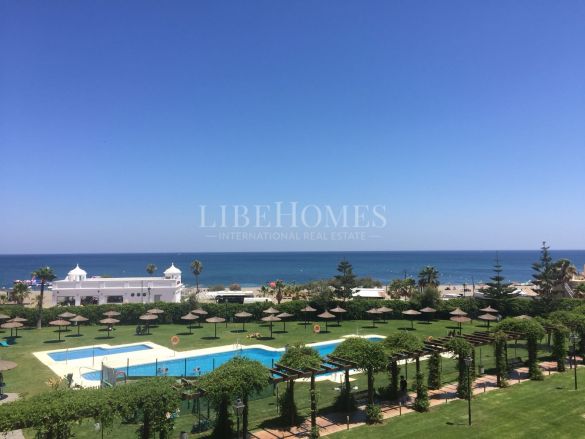 Beachfront apartment, big terrace facing the sea, La Noria, Sabinillas