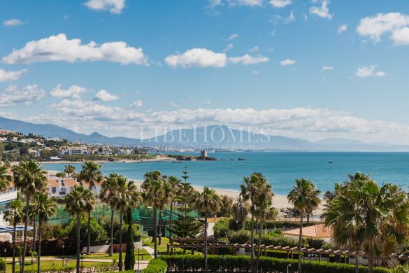 Beachfront apartment, big terrace facing the sea, La Noria, Sabinillas