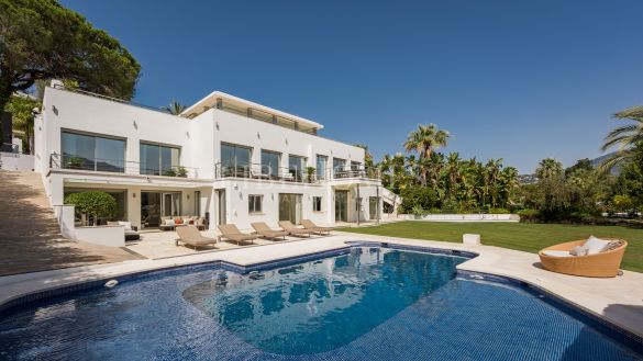 Вилла  на продажу  в  Las Brisas, Новая Андалусия