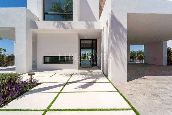 Brand-new modern villa, panoramic golf views, Nueva Andalucía, Marbella
