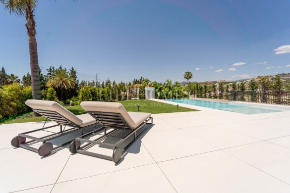 Brand-new modern villa, panoramic golf views, Nueva Andalucía, Marbella