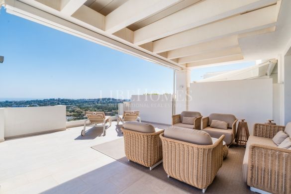 Stunning modern apartment for sale in Nueva Andalucía, Marbella