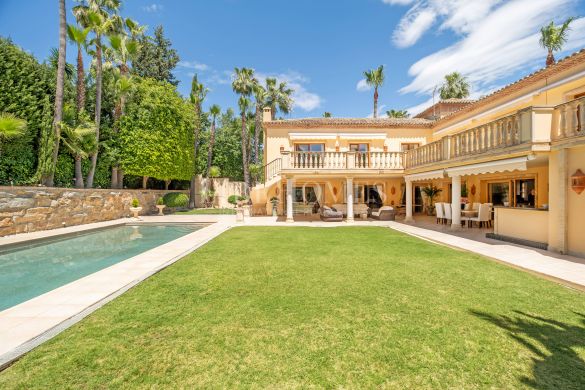 Villa de estilo andaluz tradicional en Nueva Andalucía, Marbella