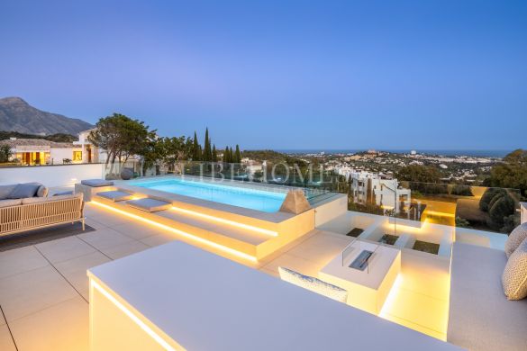 Villa moderne avec vue mer dans la zone de golf La Quinta, Benahavis