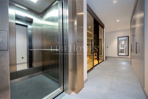 Modern villa within walking distance of Puerto Banús marina, Marbella