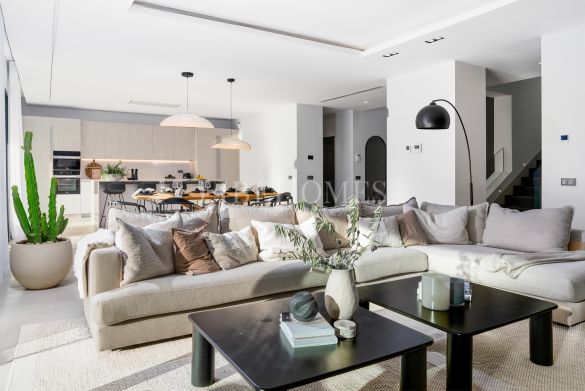 Modern villa within walking distance of Puerto Banús marina, Marbella