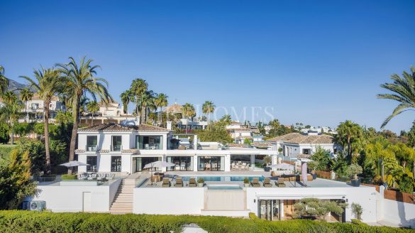 Luxury villa, frontline of Los Naranjos Golf, Nueva Andalucía, Marbella
