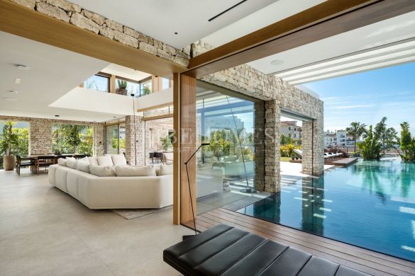Brand new luxury villa a short walk from Puerto Banús, Marbella