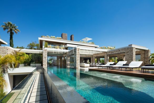 Brand new luxury villa a short walk from Puerto Banús, Marbella