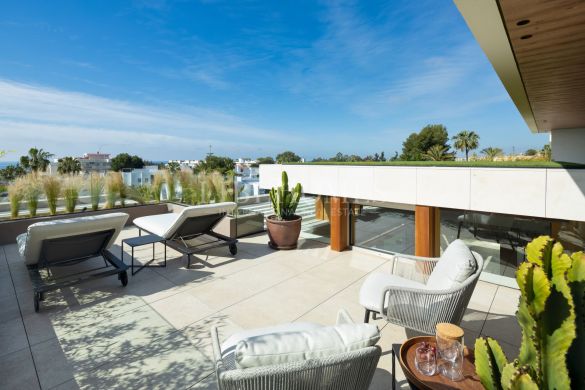 Brand new luxury villa a short walk from Puerto Banús, Marbella