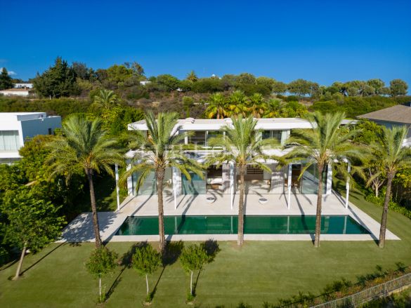New modern villa in a luxury golf complex, sea views, Casares, Marbella