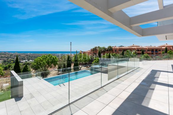 Brand new villa with spectacular sea views in Los Flamingos, Benahavis