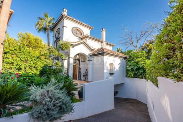 Beautiful villa in Marbella city center, with an excellent location