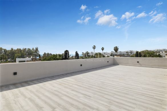 New villa, 2 minutes walk to beach, San Pedro de Alcantara, Marbella