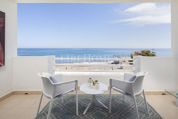 Beachfront townhouse in El Saladillo beach, New Golden Mile, Estepona