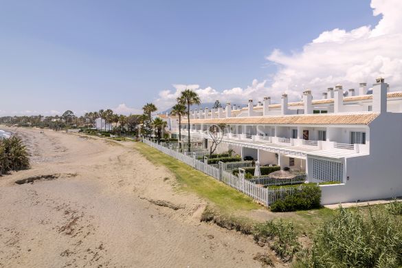 Beachfront townhouse in El Saladillo beach, New Golden Mile, Estepona
