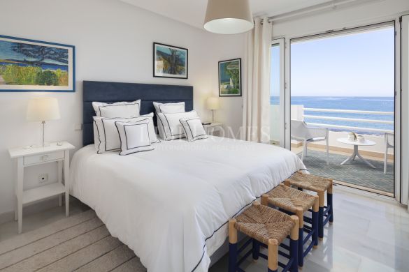 Beachfront townhouse in El Saladillo beach, New Golden Mile, Estepona