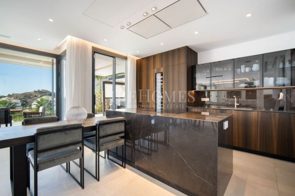 Modern new villa with panoramic sea views in Nueva Andalucía, Marbella