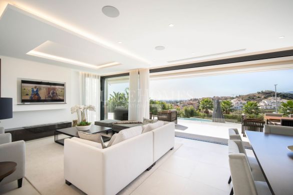 Modern new villa with panoramic sea views in Nueva Andalucía, Marbella