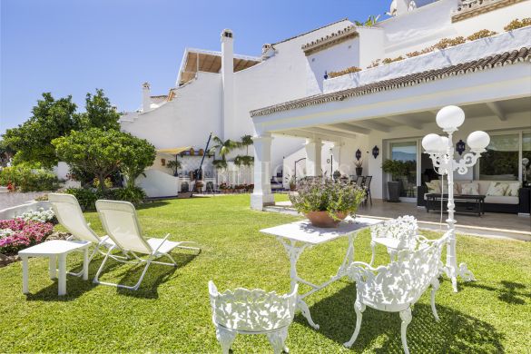 Gorgeous Andalusian townhouse a walk away from Puerto Banús harbour