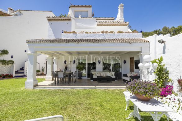 Gorgeous Andalusian townhouse a walk away from Puerto Banús harbour