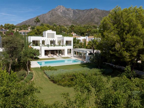 Spectacular modern luxury villa in Altos Reales, Marbella Golden Mile