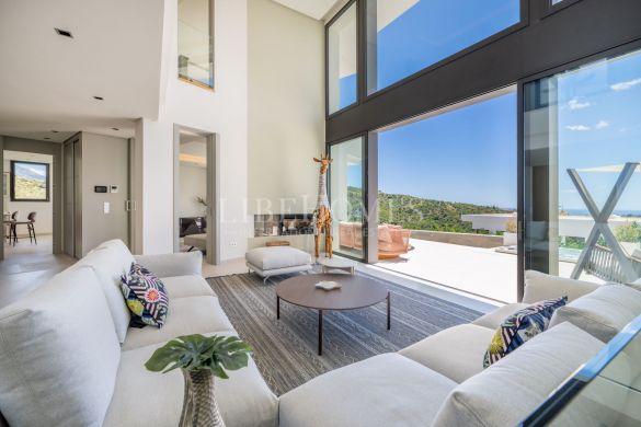 Modern villa with stunning sea views in Lomas de la Quinta, Benahavis
