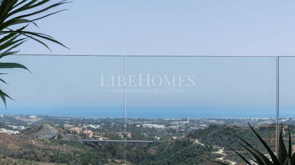 Luxury penthouse with stunning sea views, Real de la Quinta, Benahavis