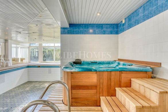 Mansion ideal for investors in Roses, Costa Brava, near the beach