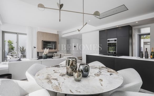 Вилла  на продажу  в  El Paraiso, Эстепона (вся)