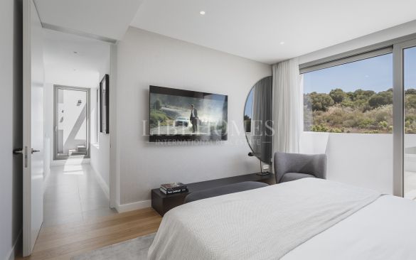 Вилла  на продажу  в  El Paraiso, Эстепона (вся)