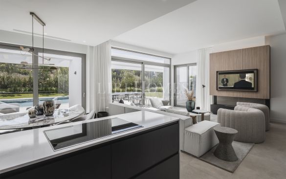 Вилла  на продажу  в  El Paraiso, Эстепона (вся)