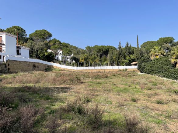 Plot of almost 3,000m2 with panoramic views in El Madroñal, Benahavis