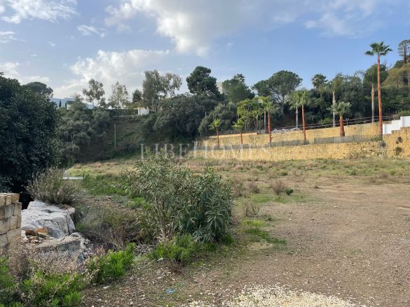 Plot of almost 3,000m2 with panoramic views in El Madroñal, Benahavis