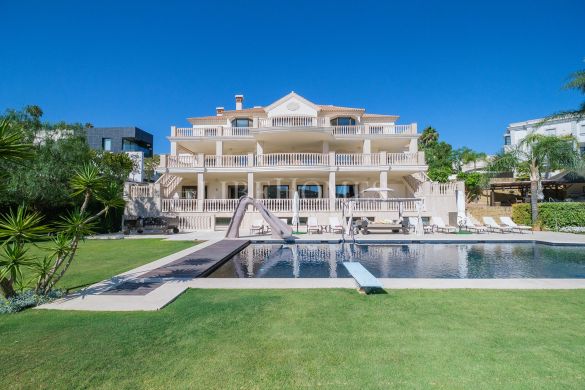 Villa de luxe somptueuse avec vue panoramique à La Alqueria, Benahavis