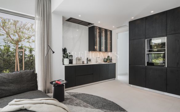 Вилла  на продажу  в  El Paraiso, Эстепона (вся)