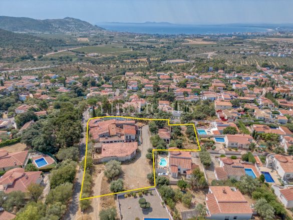 Hotel plot of 4,000m2 with spectacular sea views in Roses