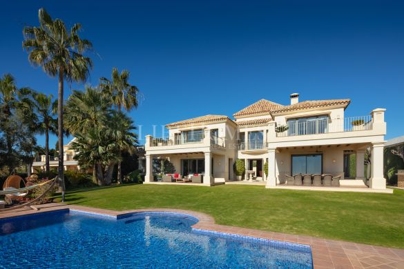 Luxury villa with superb sea views in Los Flamingos, Benahavis
