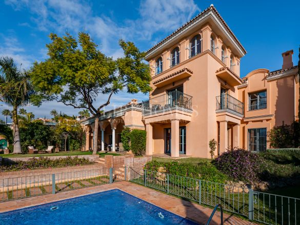 Tuscany style villa with sea views in Los Flamingos, Benahavis