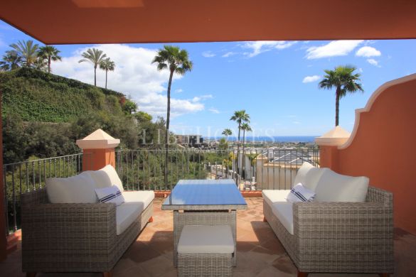 Apartment with panoramic sea views, Monte Halcones, Benahavis